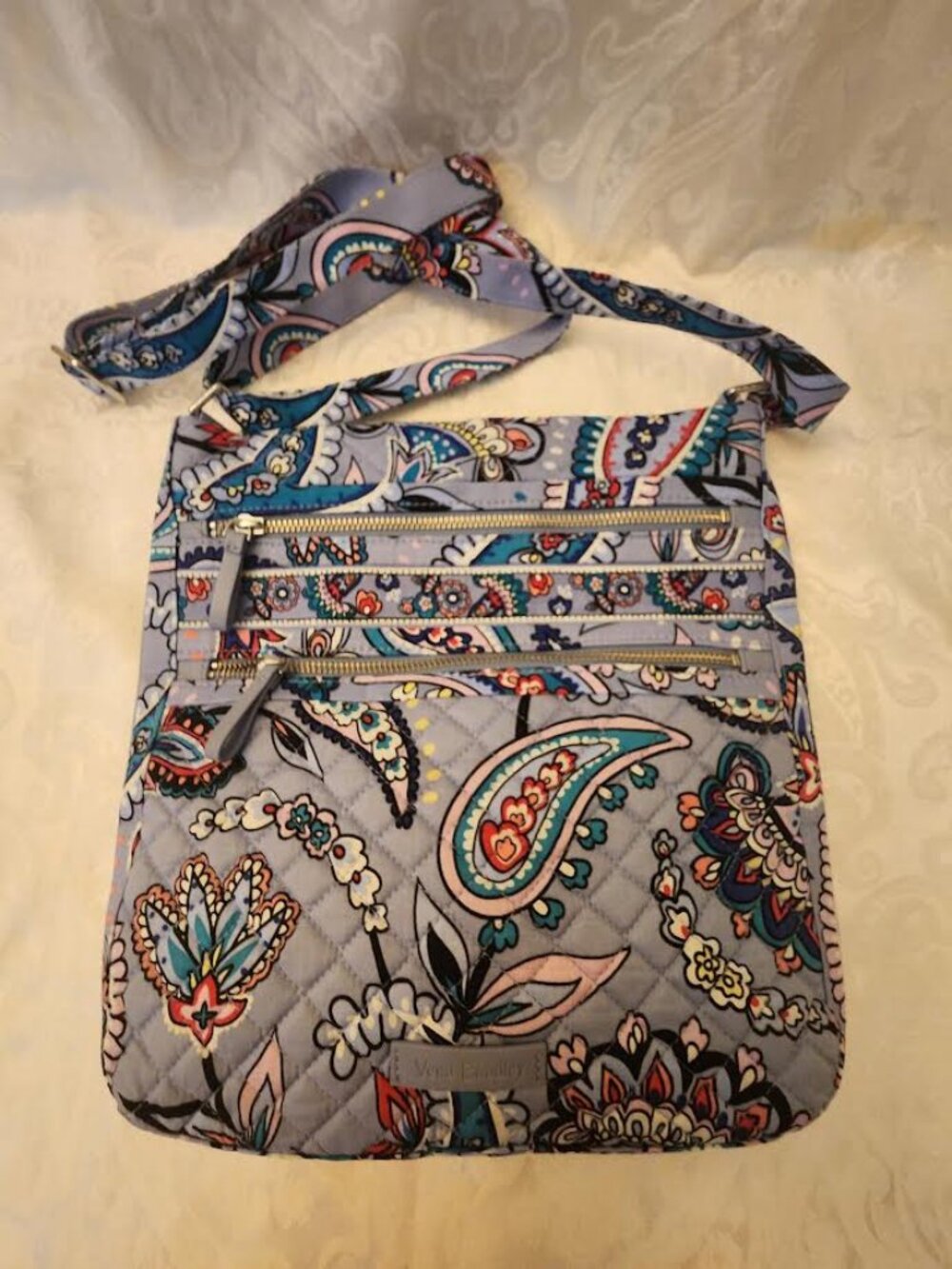 NWT - VERA BRADLEY TRIPLE ZIP HIPSTER IN COTTON MAKANI PAISLEY